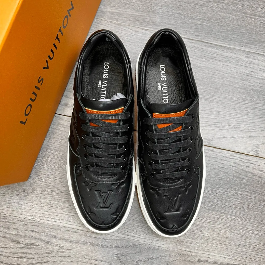 Ex-factory price: 400💰LV's latest casual men's shoes👉 👉 Popular casual fashion style, 💞 Simple and elegant style, 🔊 The fabric is made of imported cowhide, ☑️Comfortable sheepskin lining, original wear-resistant rubber outsole, real photos of classic models at the counter, two colors available, size: 38-44, (45 can be customized)
